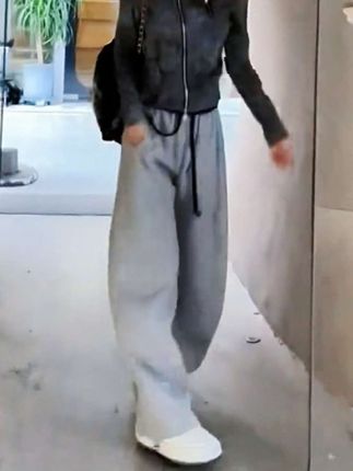 #直筒卫裤#直筒阔腿裤#谁穿谁好看系列 #内容启发搜索 @巨量千川 @DOU+小助手