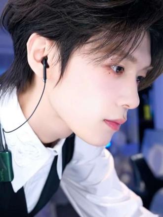 5.18晚开场舞~台球助教上线啦,这么帅的,只有@孙恩盛 直播间有#孙恩盛 #孙恩盛直播录屏分享 #恩盛723 #欧巴轻点帅 #颜艺开播季