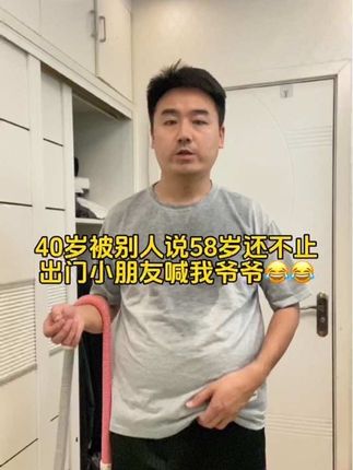 放弃很容易,坚持一定很酷,每天坚持摇呼啦圈,从185-14040岁胖大叔变小伙!给自己1-2个月的时间,专注自己,不再内耗!#呼啦圈转起来 #大肚腩变小蛮腰 #坚持自律 #逆袭 #自律遇见更好的自己