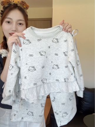 满身kt猫印花图案奶乎乎的超可爱!关键面料也很柔软舒适,女儿上身好看舒服又洋气#高品质童装 #生个女儿就要这样穿 #幼儿园穿搭 #卫衣裤套装