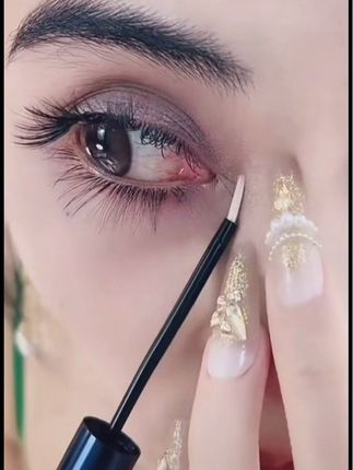 坚持使用一段时间,睫毛肉眼可见地越长越长,#美妆 #热点 #爱了爱了 #卡蕾琳睫毛精华液 #睫毛精华液一支见效