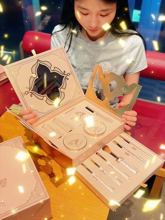 哇!好好看啊!爱你的人总会想方设法哄你开心!制造小#惊喜 !真的太幸福了!#送给女朋友的礼物 #仪式感不能少 #情人节礼物