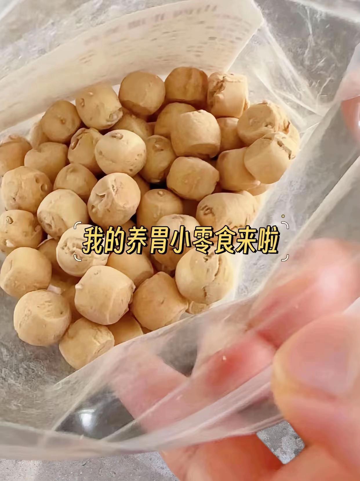 正宗山西垣曲炒琪。山西土炒馍是一种独特的地方面食 观音土磨成面面土,烧沸腾后加入棋子豆进行炒制无油无添加剂无防腐剂的一种碱性食物 ⬆️垣曲炒琪制作技艺-山西省非物质文化遗产 经常不按时吃饭的宝宝可以尝尝 有惊喜哦#养胃护胃 #土炒琪 #土炒馍 #无添加剂 #垣曲炒琪