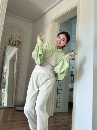 这个防晒服也太好看了吧,好多颜色都很好看,又凉快又透气 又防晒又好看#防晒披肩 #防晒披肩你们都有了吗