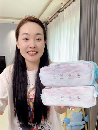 贝因美的婴幼儿#纯水湿巾 ,这款是我#无限回购的宝藏单品 厚实也大水分也足,柔软亲肤液擦的干净!#手口湿巾 #湿巾