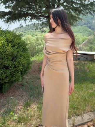 可以三穿的显瘦连衣裙,卡其色超显温柔女人味!做了两个长度可选!#舒胡蕾 #舒胡蕾连衣裙测评 #显瘦连衣裙 #一字肩连衣裙 #女人味