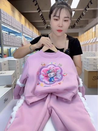 秋季上新 哇~高颜值的卡通拉布布一体绒卫衣套装#谁穿谁好看系列 #质量杠杠的好 #甜美穿搭 #爱了爱了 #每日童装穿搭分享