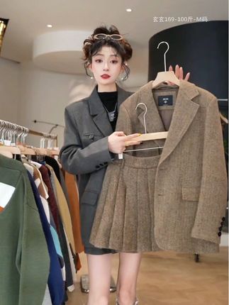 #请欣赏赵露思的今日穿搭 Y1590#艺术高级感减龄西装外套2025秋季新款经典百褶裙两件套装女#减龄穿搭 #西装搭配 #气质这一块拿捏死死的