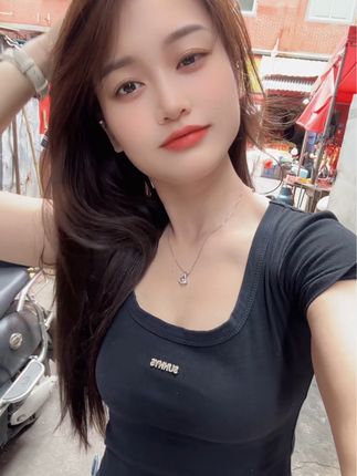 #酷酷的小姐姐 今天的风吹到我有点春心荡漾😂😂