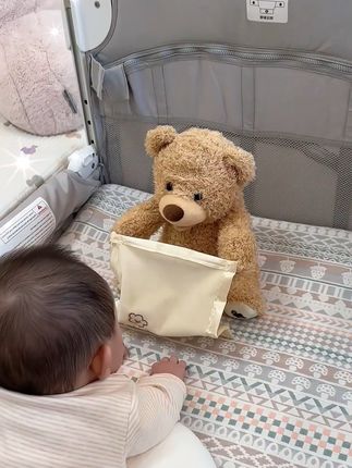 谁发明这个躲猫猫小熊,我要感谢你八辈子,我女儿抬头多亏了它,每天趴着跟小熊躲猫猫,会唱歌讲故事,彻底解放妈妈的双手了#躲猫猫熊玩具#训练抬头#母婴好物 #哄娃神器