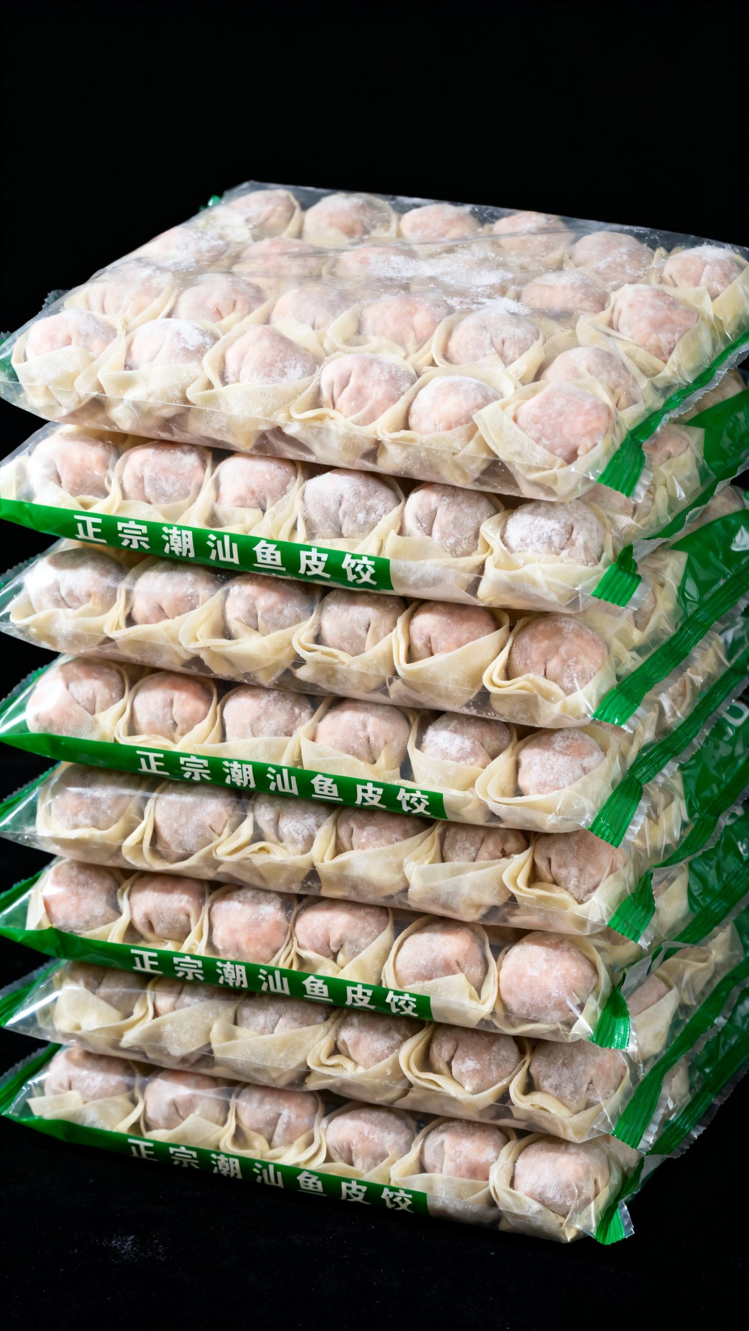 一口沦陷!潮汕传统手工鱼皮卷&猪肉水饺。一口沦陷!潮汕传统手工鱼皮卷&猪肉水饺太鲜了 精选新鲜猪肉与深海鱼糜,老师傅手工擀皮、包馅,鱼皮卷Q弹劲道,猪肉水饺汁水饱满。咬开瞬间,肉香与鱼鲜在口中迸发,还原潮汕老味道。无需复杂烹饪,水煮即享地道鲜美,在家也能尝遍潮汕烟火气! #潮汕美食 #手工水饺 #鱼皮卷 #地方特色小吃 #家常美味