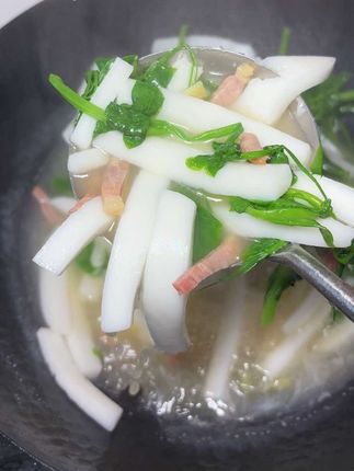 豌豆尖煮饵块粑粑,太好吃了吧 #饵块粑 #煮饵块粑 #妈呀太香了 #云贵川美食