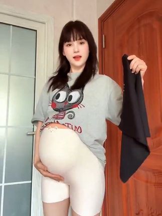 #孕期 是哪个怀孕的姐妹还没穿过这款二合一安全裤,宽边裁剪腰头弹力十足更好的包裹孕肚,肚子大的孕妈妈也可以放心穿#孕妇安全裤 #面料柔软舒适 #一个身体两个心跳 #孕期必备
