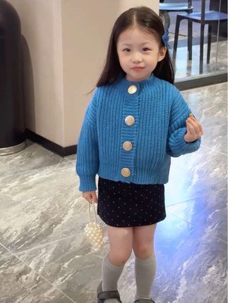 那一年 遇见你 甚喜之 这世界乱糟糟 而你就是妈妈的那束光我们的浪漫藏在一日三餐朝夕相伴中我永远享受养育你的过程享受陪伴你长大的幸福 望你一生平安 健康喜乐 #骗你生女儿系列#女童穿搭#生女儿就是用来打扮的#女儿穿搭#我的女孩👧🏻