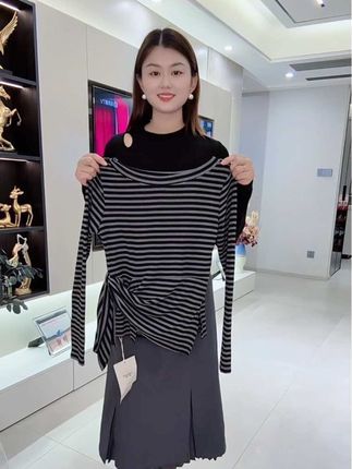 “男人的绝情来自于新欢,女人的绝情来自于心死,为什么非要试探人心呢,人狠起来是没有心的.”#早秋穿搭#显瘦穿搭#穿搭vlog