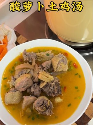今天又炖了一锅酸萝卜土鸡汤,这个汤用来煮米线、面条也很好吃#酸萝卜 #酸萝卜老鸭汤