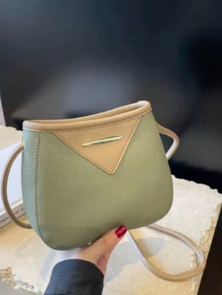 真皮质感新款韩系简约水桶包小众设计感斜挎女包百搭拼色单肩包#点击小黄车直接购买 @DOU+小助手