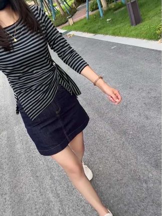 深夜里悄悄拭去的泪痕,会在清晨凝结成照亮前路的微光,那些独自扛过的崩溃时刻,都是成长最深刻的勋章。#韩系不规则上衣#早秋穿搭