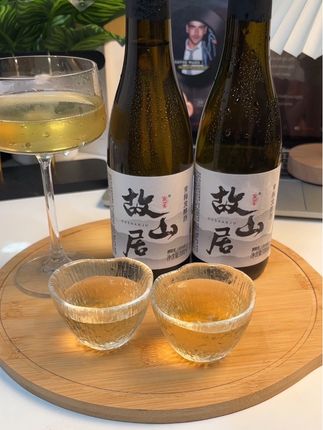 入口就酒香浓郁,还有淡淡的青果香,口感特别醇厚,不管是自己微醺,还是朋友小聚都很不错,活动价到手2瓶,没喝过的一定要试试!#故山居#青梅发酵酒 #古法酿造 #微醺