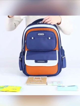 孩子马上就要开学了,给它选一个合适的书包很重要!这个就是最近很火的巴布豆书包,它是大容量的设计,可以轻松装下孩子的课本、练习册以及各种文具用品,而且还是超轻的材质,孩子背着也不会觉得累,更重要的是它能保护孩子的脊椎,减轻负担,让孩子学习更轻松。