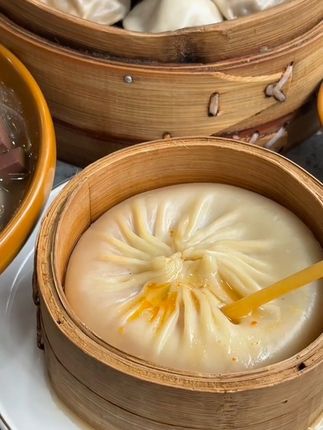 抖音旗舰鹿有有老靖江古法手作蟹黄汤包蟹肉蟹黄含20%鲜美早餐大汤包速食#地方特色美食 #蟹黄包 #蟹黄汤包 #美食分享 #送礼佳品