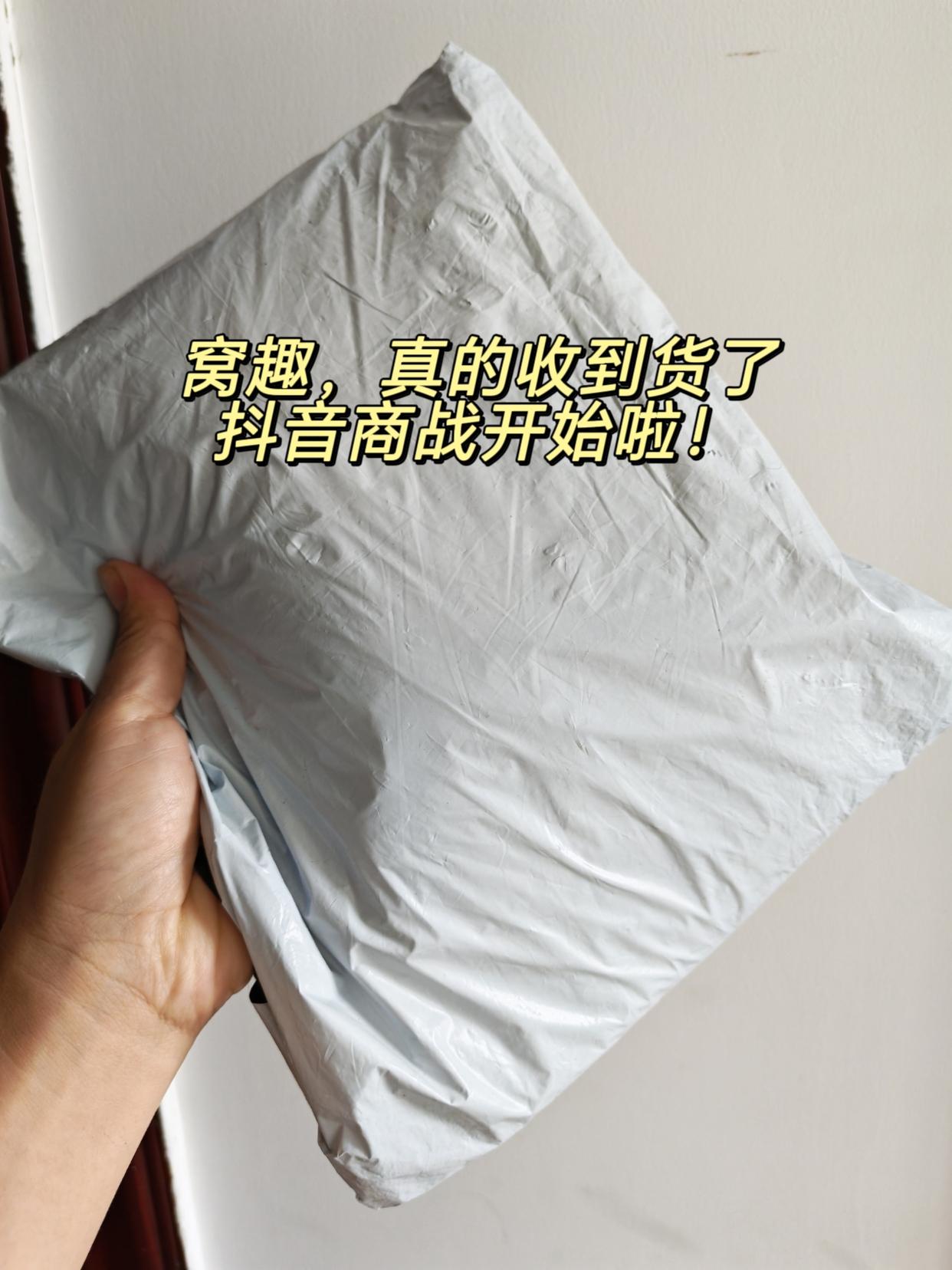 天凉了,这份温暖请查收!梓晟暖身贴,五种草本配方给你贴心守护。热力持续10小时,最高温63℃,平均温52℃,像个小太阳把暖意送到你需要的地方。9.9元就能拿下50贴,这个秋冬,有它陪伴,告别冷意,温暖每一刻~#暖宝宝#暖贴#取暖神器#薅羊毛的快乐#捡漏了