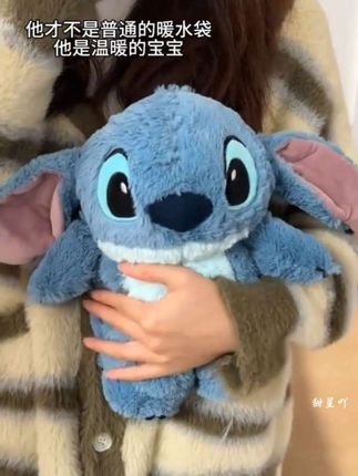 幸福就是在入冬前收到了好朋友送的 #史迪仔热水袋 #毛绒玩偶 #史迪仔 #阔爱炸了 #热水袋