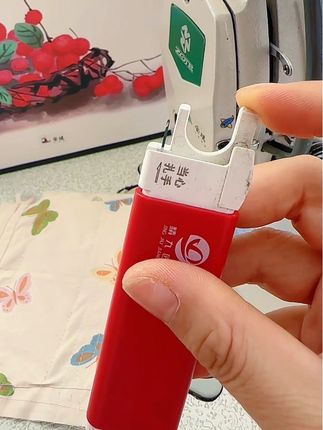 来瞅瞅这穿线效率牛不牛!长时间做缝纫眼睛酸胀,穿线费劲到崩溃?#闭眼穿针器#缝纫日常#服装制作#服装厂