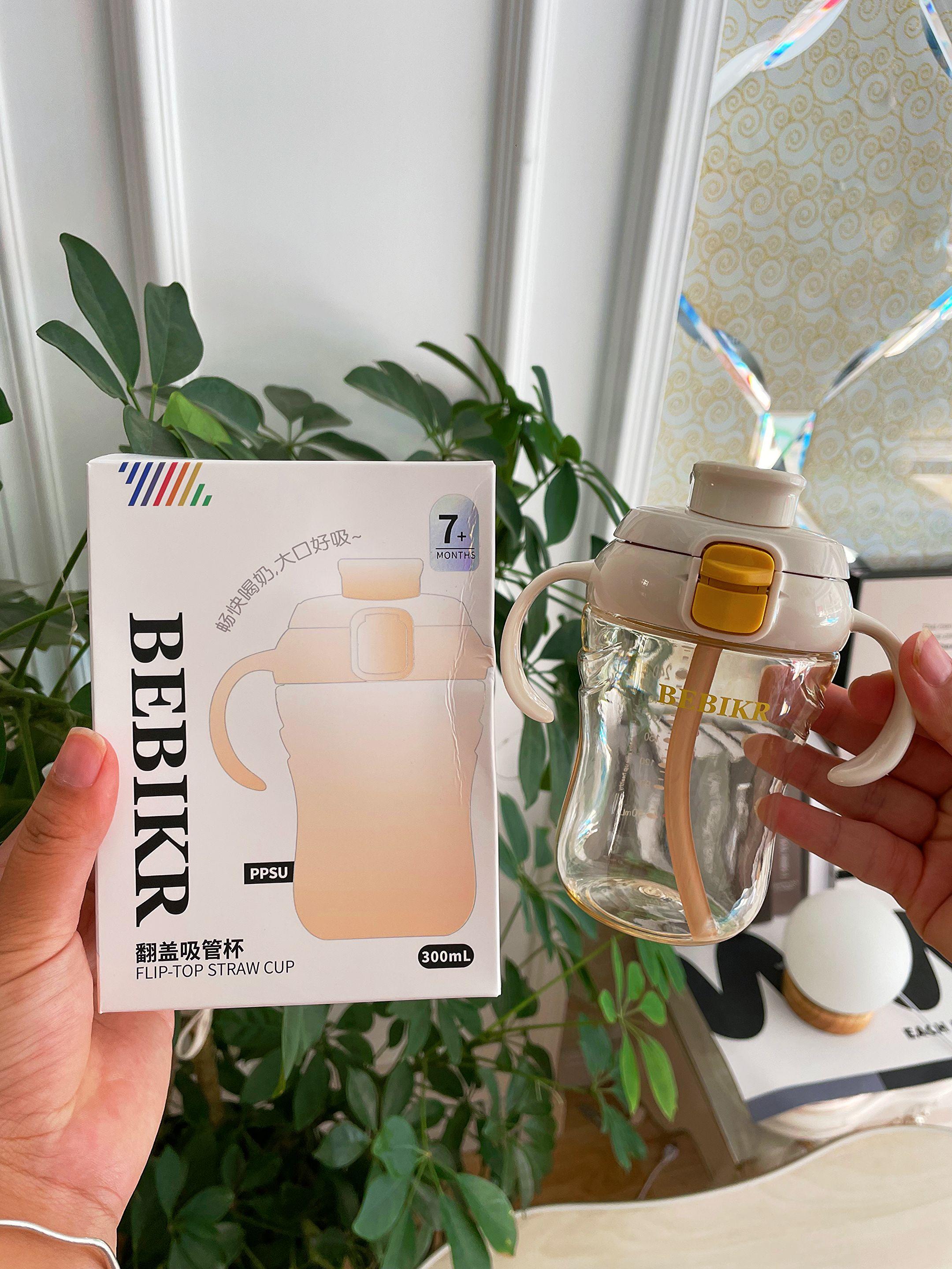 姐妹们快来薅这个宝宝水杯的大羊毛!它不仅颜值高,还是这种带锁扣的设计,使劲摇晃也不会漏水。打开就是这种直饮口,宝宝可以大口喝水,密封性也很好,倒置也不会漏出来。而且它的全身都是可拆卸清洗的,关键这个价格真的太合适了,赶紧给娃安排上吧! #水杯 #宝宝水杯 #宝宝直饮杯 #宝宝直饮杯奶瓶 #母婴好物