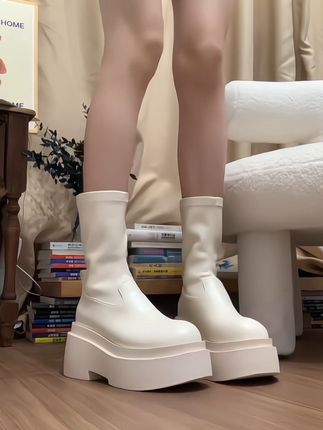 过度理性会让生活失去美感 过度感性又是慢性扼杀自己。#女鞋