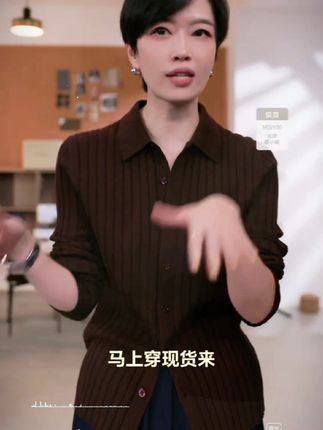 进阶POLO新色来了,超级显瘦超级抬人!没有腰的人都去给我冲#流光机能风穿搭太有生命力了#通勤穿搭如何摆脱土气感#就这样go去时装周 #一场酣畅淋漓的秋装大开箱 #琥珀流光风外套太适合秋天了