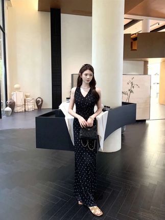 【TITI 胸前褶皱无袖V领长裙新款显瘦收腰:/ 直筒长裙女】#藏肉显瘦穿搭 #显瘦显高显气质 #约会穿搭 #气质轻熟风 #气质连衣裙