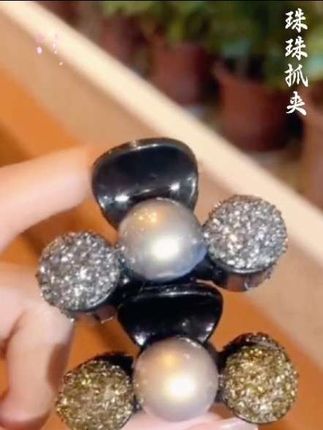 又闪又美的珠珠抓夹半夹,公主发夹,刘海夹马尾都好看,高级感满满的,时尚百搭,怎么扎都好看#头饰发饰 #美出高级感 #珠珠闪小抓夹#百搭发型