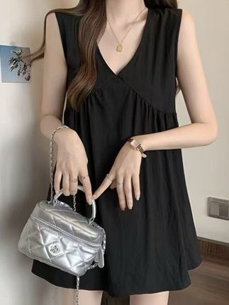 大码超好看中长款黑色背心女夏季2025新款设计感胖mm无袖V #大码女装 #微胖女生 #夏季穿搭 #胖mm穿搭 #甜美穿搭