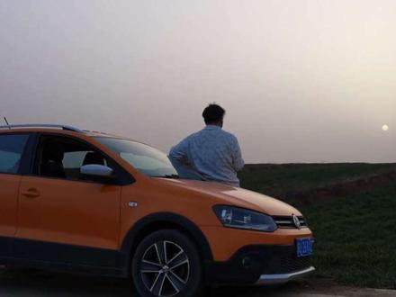 看完《飞驰人生3》之后,感觉开新能源突然就没有意思了,于是我找到了曾经陪我一起长大的老伙计,当我再次启动这台EA111发动机,听见引擎的轰鸣,我就知道,那熟悉的感觉又回来了。#飞驰人生3 #大众Polo #赛车 #内燃机永不落幕 @DOU+小助手 @可颂