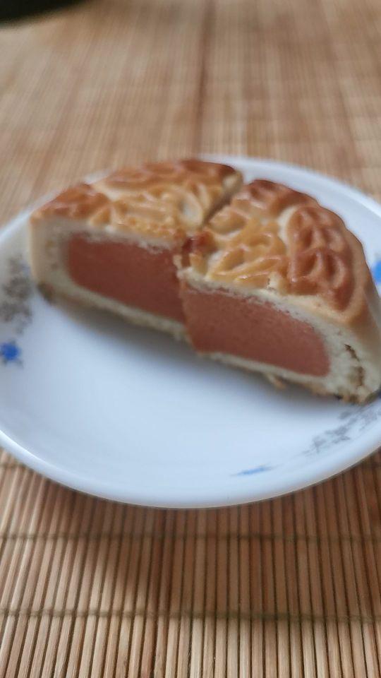 我喜欢咸口味的,月饼软和。香甜可口。#我在抖音买买买