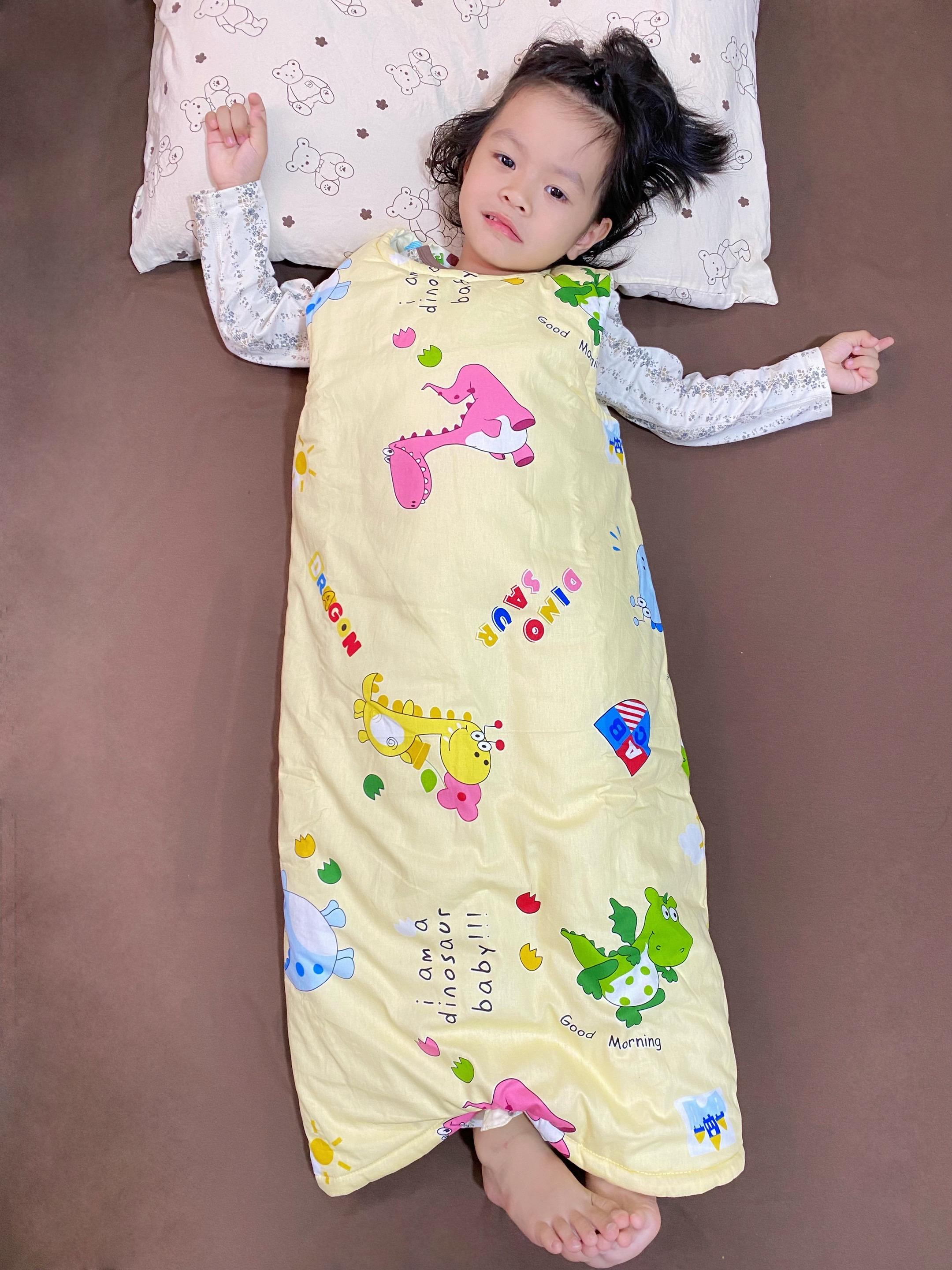 把她养的干干净净在身边 成了我最大的成就  总是想要给她更好的 爱是尽力而为 仍觉得亏欠  可还是贪心的希望她一生顺遂#我的女孩#儿童睡袋