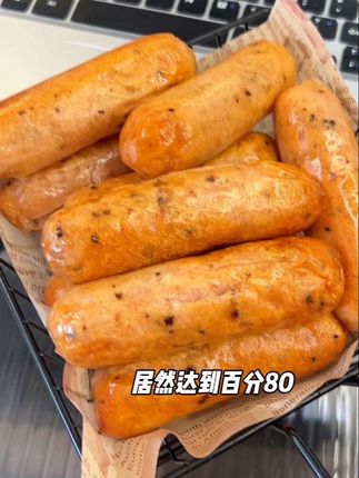 别再去吃路边摊吃全是淀粉的烤肠啦,试试厨帝家的脆皮烤肠肉含量就达到百分80 #追剧小零食 #烤肠 #空气炸锅美食 #肉肠 #厨帝