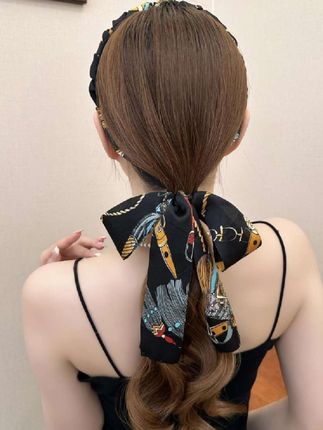 #清纯女神 #甜妹风 #美出新高度 这个发箍真的太适合半扎发了,你看扎起来这个弧度真的超好看。