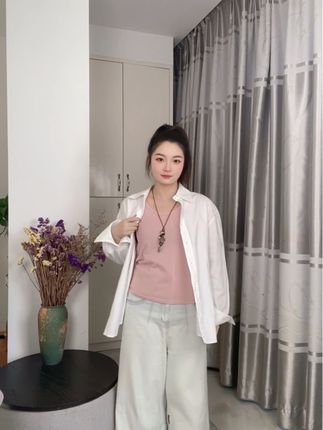 越宽松越慵懒,这个背心我超爱,棉麻质感轻盈舒适,不变形不缩水不起球,弯腰还不走光,完美😍,给你意想不到的体验感❤️#面料柔软舒适 #松弛感穿搭 #遮肉显瘦#工装背心#源头工厂