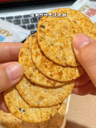 自律管理期真是全靠它解馋,就是这个旺旺空气米脆谷物饼干,精选藜麦米荞麦米黑芝麻等10种谷物粗粮制作,咸香酥脆好好吃#好吃到停不下来 #旺旺 #管理期零食 #追剧小零食 #解馋小零食推荐