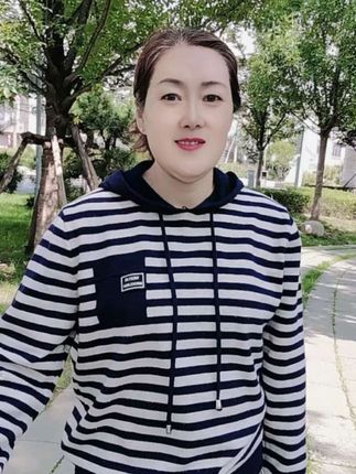 #服装上热门话题🔥🔥🔥 春秋条纹针织帽衫#穿搭 #谁穿谁好看 #美出高级感 #穿出自己的风格