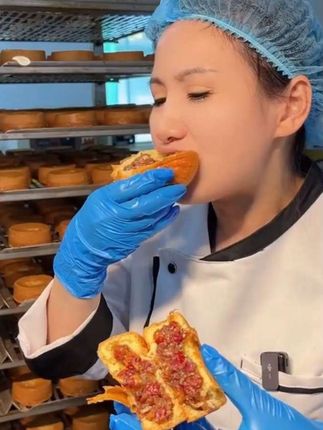 #传统糕点 #软糯香甜 #快来一起尝个鲜 #月饼 #太好吃了