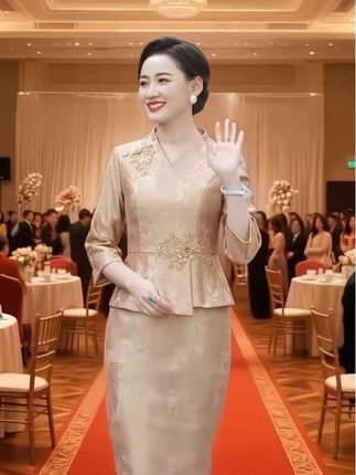 #婚礼妈妈礼服 #婚庆礼服 #喜婆婆喜妈妈 #喜庆#谁穿谁好看 @DOU+小助手 @巨量千川