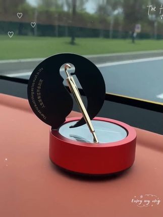人生没有过不去的坎,小金伞旋转车载香氛摆件,美好寓意带给你 #小金伞车载香薰 #小金伞车载摆件 #太阳能旋转摆件 #摆件 #去除异味