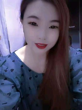 承蒙时光不弃,喜提新岁,愿我的亲人和朋友平安顺遂,也祝自己笑颜如花,年年活得像18。#可甜可酷可温柔