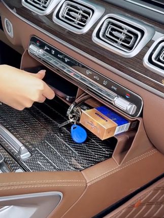 适用于奔驰GLE450屏幕下储物盒GLS450中控置物盒GLE350车内用品#汽车内饰 #车品 #汽车用品 #储物盒收纳盒 #车载收纳盒