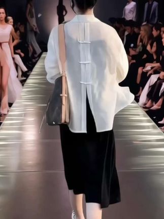 #引领时尚潮流 #气质女神穿搭 #高端大气 #时装搭配 #轻奢女装