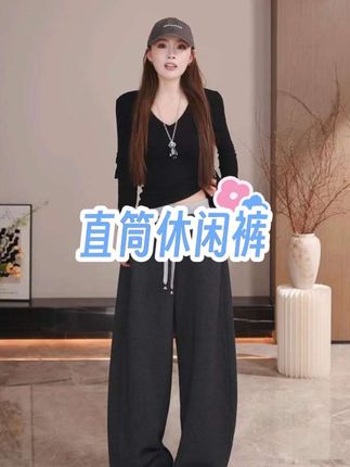 双腰头设计卫裤来咯 松紧腰胖瘦都能穿 宽松舒适不挑人 裤脚自带抽绳 弯刀裤型 修饰腿型 超级百搭哦#卫裤 #百搭神裤 #宽松版型