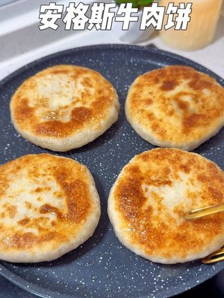 早餐不知道给孩子吃什么,那就试试这个牛肉饼吧,几分钟搞定,外酥里嫩 鲜香多汁,很适合没时间或者不会做的妈妈们#宝宝爱吃#宝宝辅食#妈呀太香啦#牛肉饼